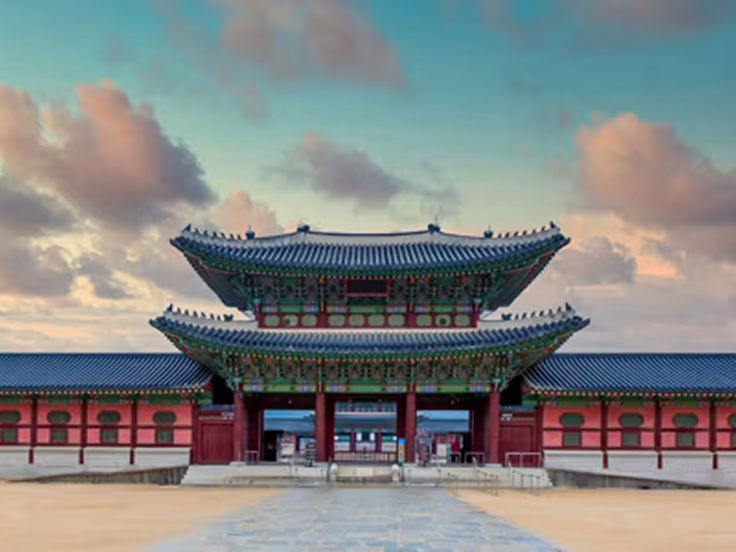 Visit Gyeongbokgung Palace
