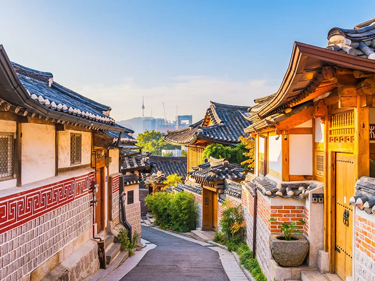 Explore Bukchon Hanok Village