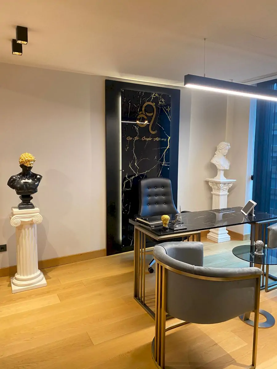 Dr. Özgür Ağlamış Barbieplasty Inventor - Image 3