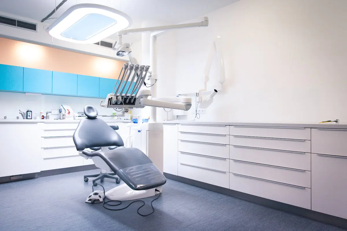 Dental Care Center Black Swan - Image 1