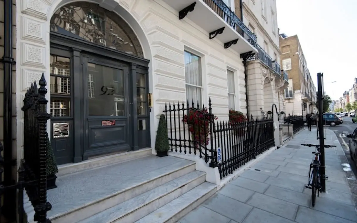 Harley Cosmetic Group Clinic - Image 3