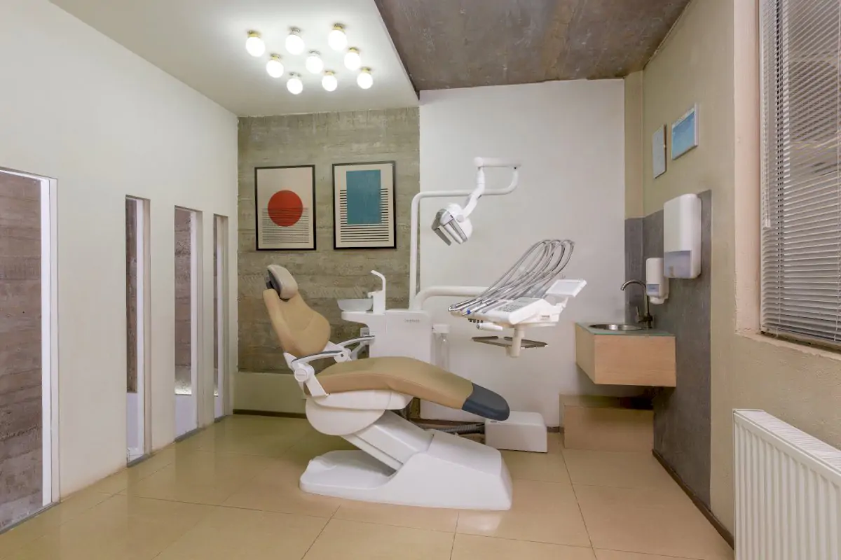 Dent Office Clinic - Image 1