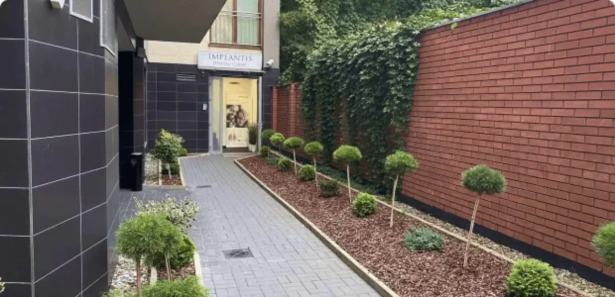 Implantis Dental Clinic - Image 1