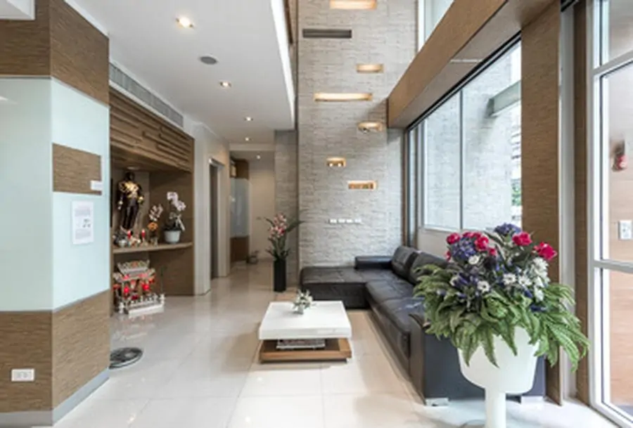 Asok Montri Dental Clinic - Image 1