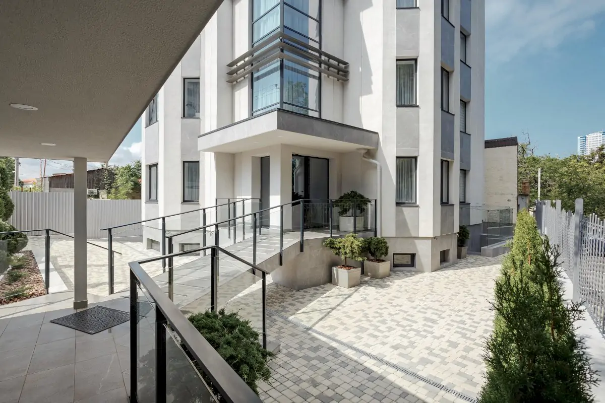 Patlazhan Clinic - Image 1