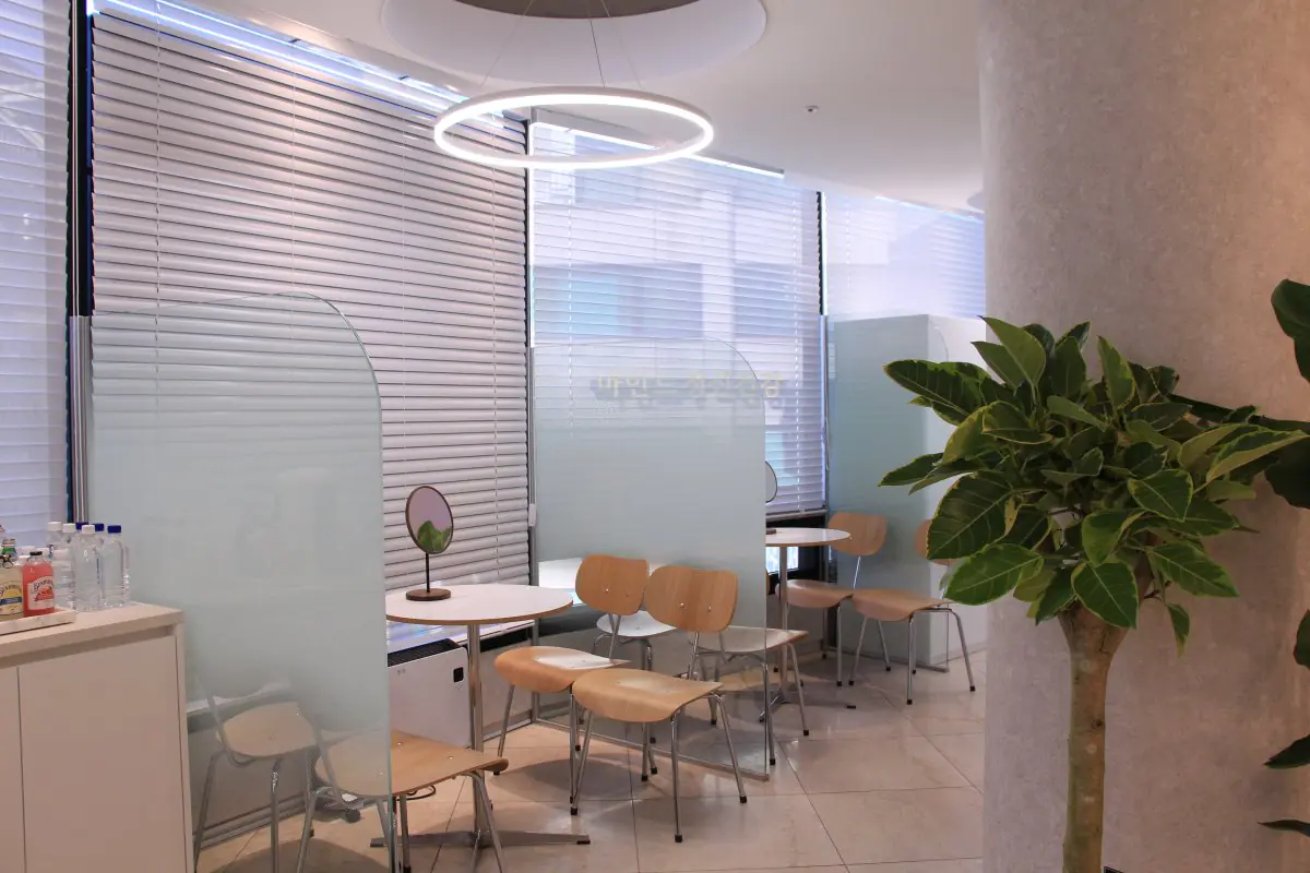 RNWOOD Plastic Surgery - Image 2