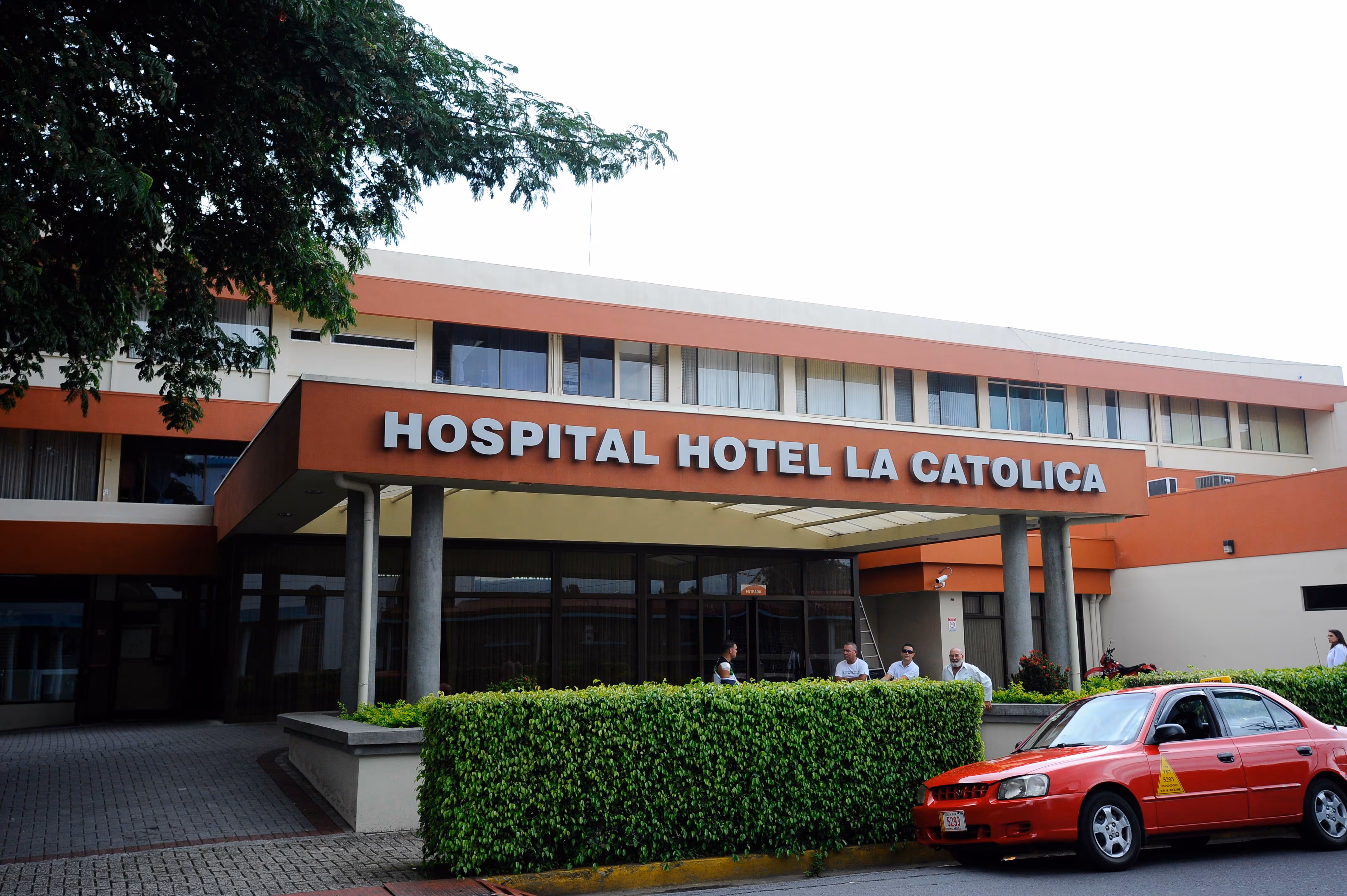 Hospital La Católica - Image 1