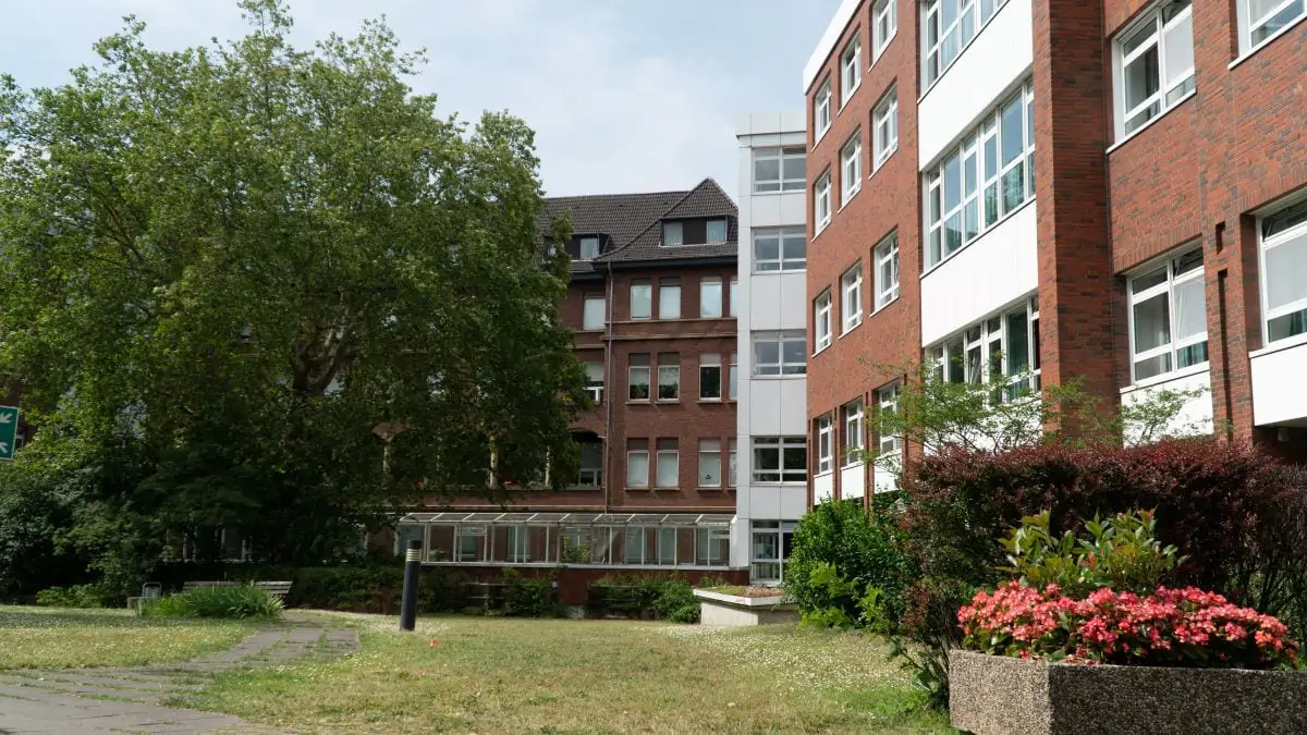 Nordrhein-Westfalen Clinic Complex - Image 2