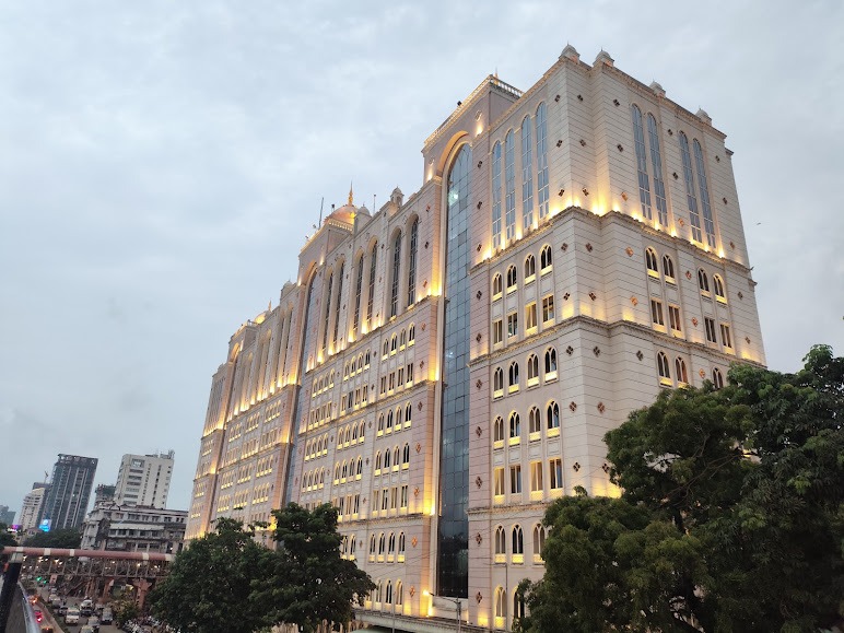 Saifee Hospital - Image 1