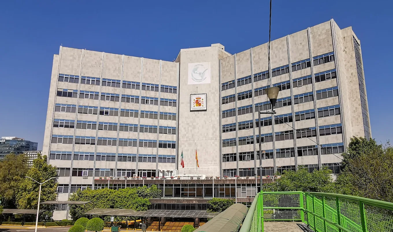 Hospital Español - Image 1