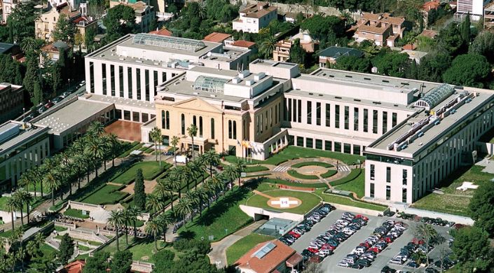 Centro Médico Teknon - Image 1