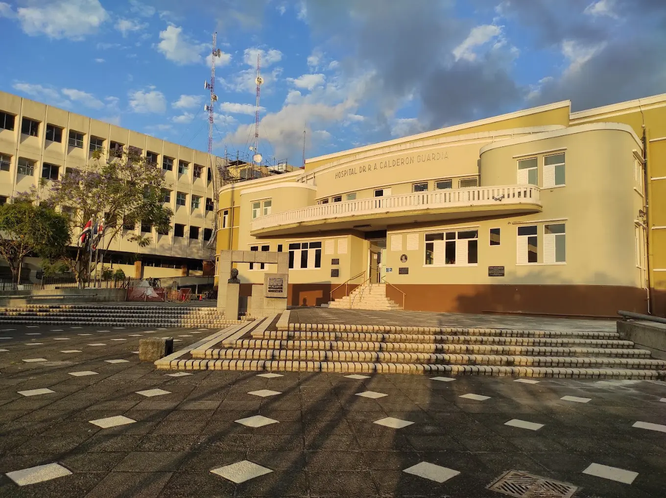 Hospital Calderón Guardia - Image 2