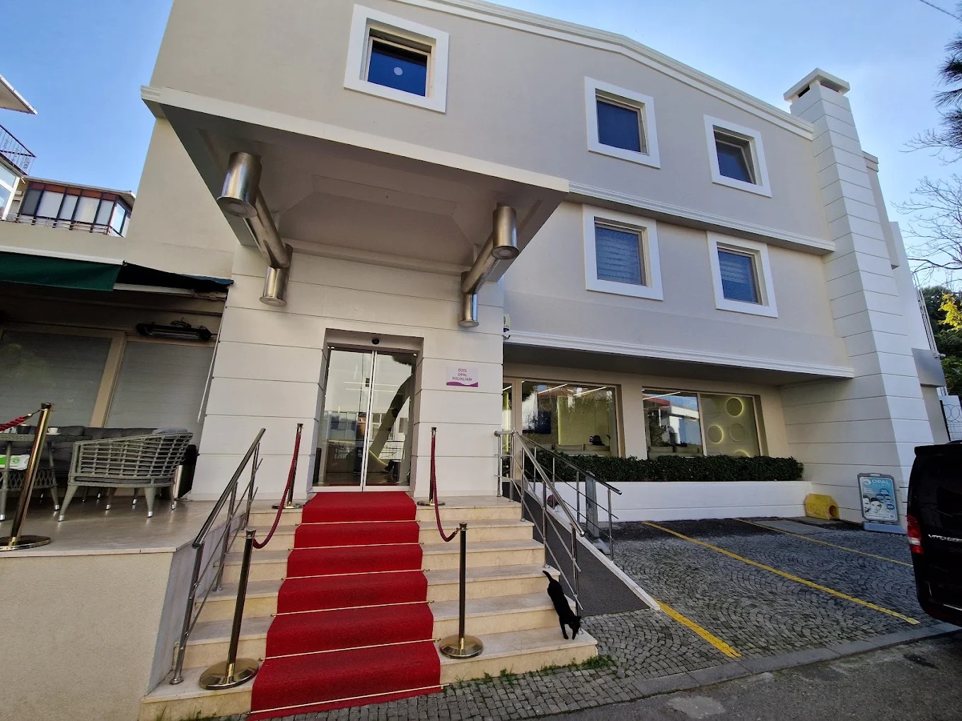 Hermest Hair Clinic - Image 2