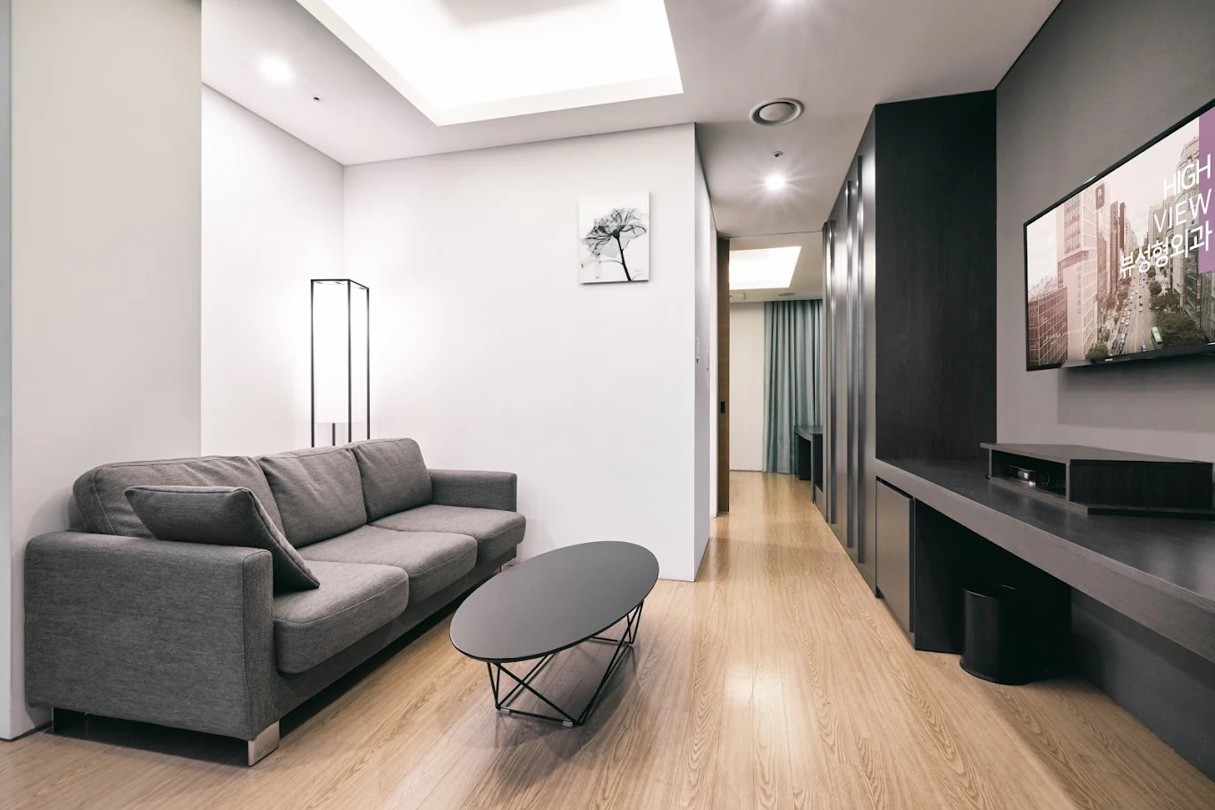 View Plastic Surgery - Image 3