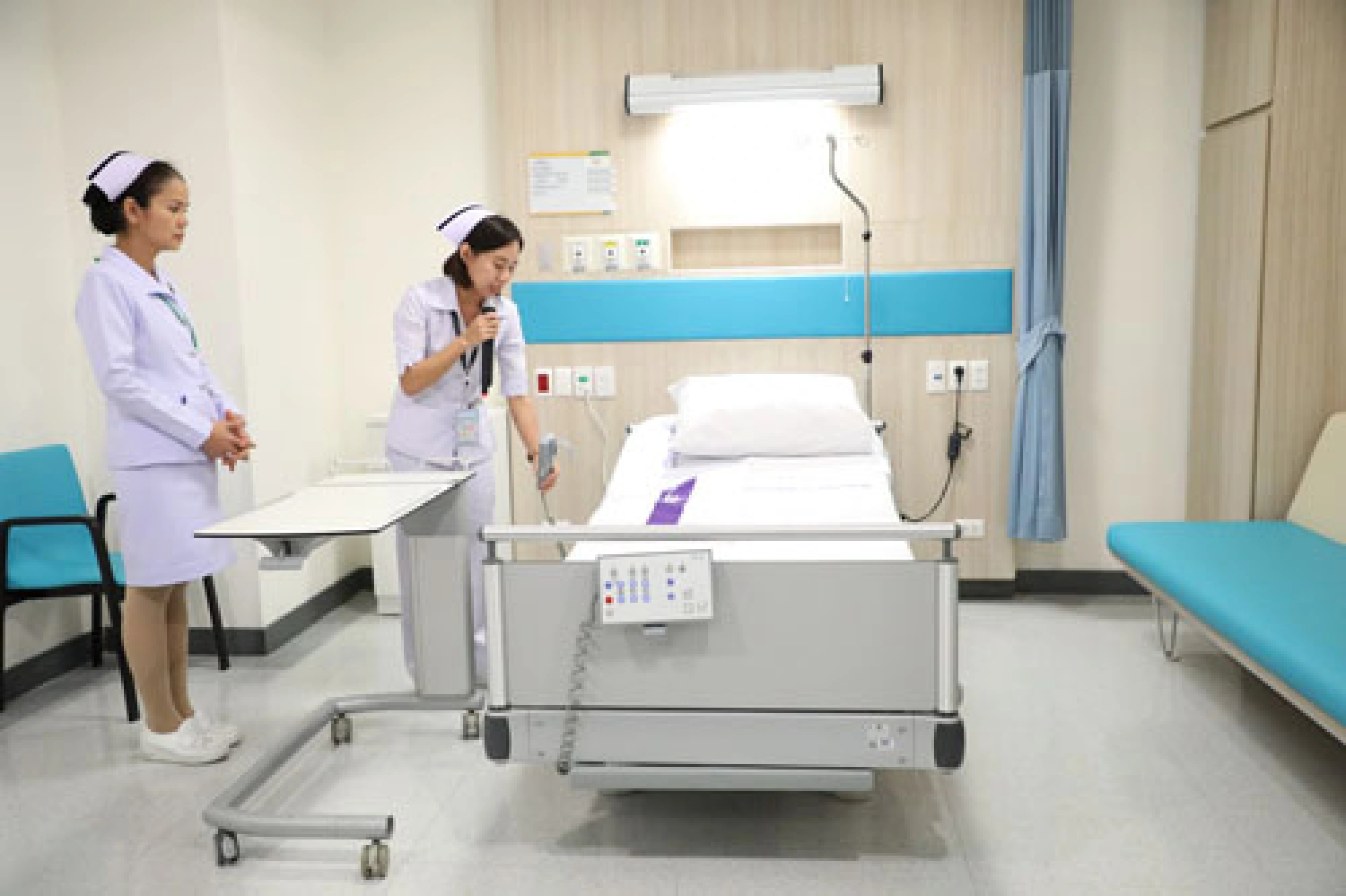 Chakri Naruebodindra Medical Institute - Image 1