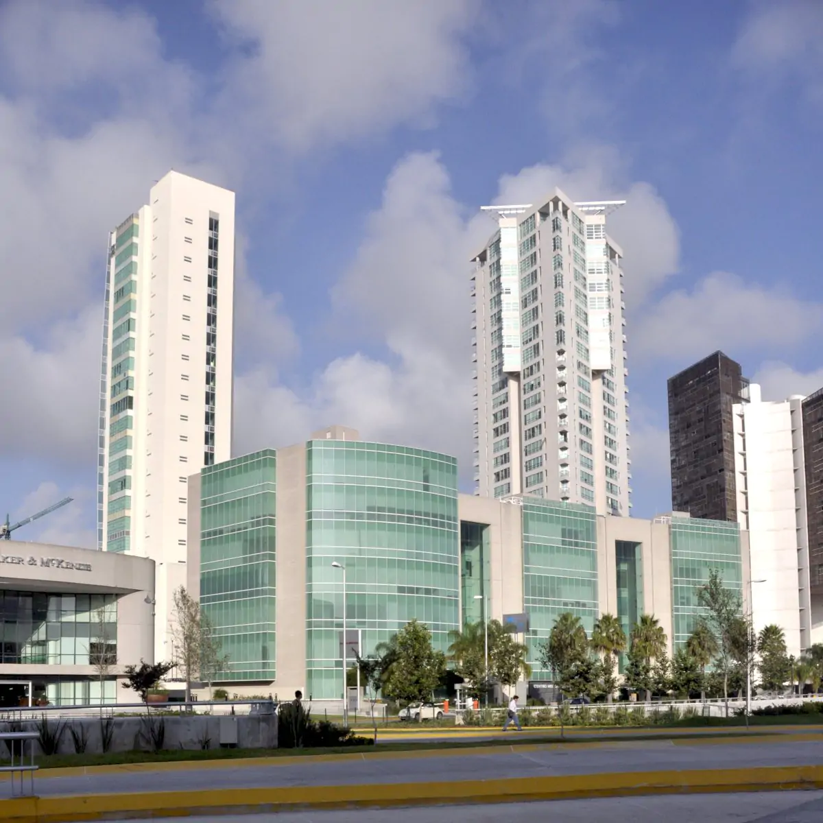 Marroquín & Sandoval Plastic Surgery Clinic - Image 1