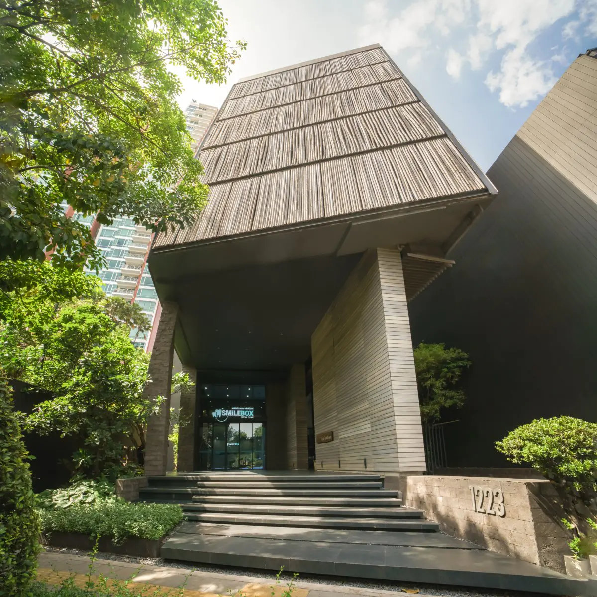 SmileBox Dental Clinic - Thonglor, Sukhumvit Branch - Image 1