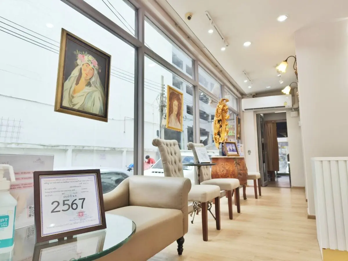 Charismma Clinic - Image 1